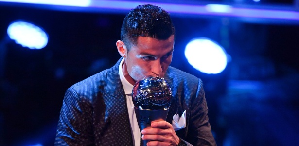 Cristiano Ronaldo faturou o prêmio em 2008, 2013, 2014, 2016 e 2017 - AFP PHOTO / Ben STANSALL