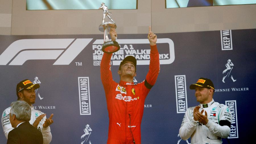 Charles Leclerc, da Ferrari, celebra a vitória no GP da Bélgica com homenagem ao piloto e amigo Anthoine Hubert, morto no dia anterior - Francois Lenoir/Reuters