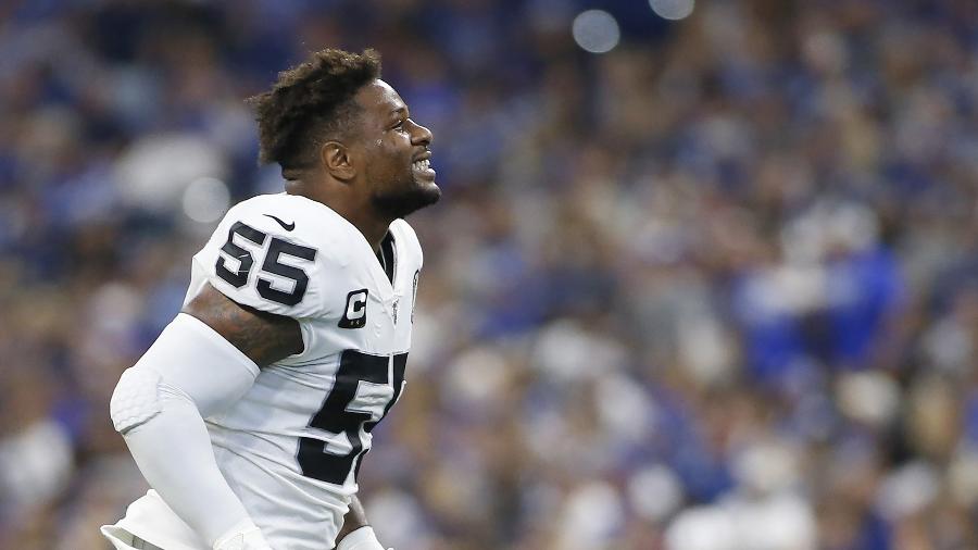 Vontaze Burfict reage ao ser expulso durante jogo do Oakland Raiders contra o Indianapolis Colts - Justin Casterline/Getty Images/AFP