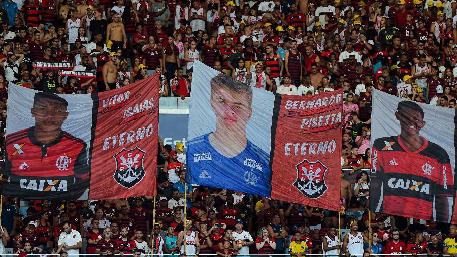 Torcida do Flamengo presta homenagem aos Garotos do Ninho um ano depois do incêndio - Thiago Ribeiro/AGIF