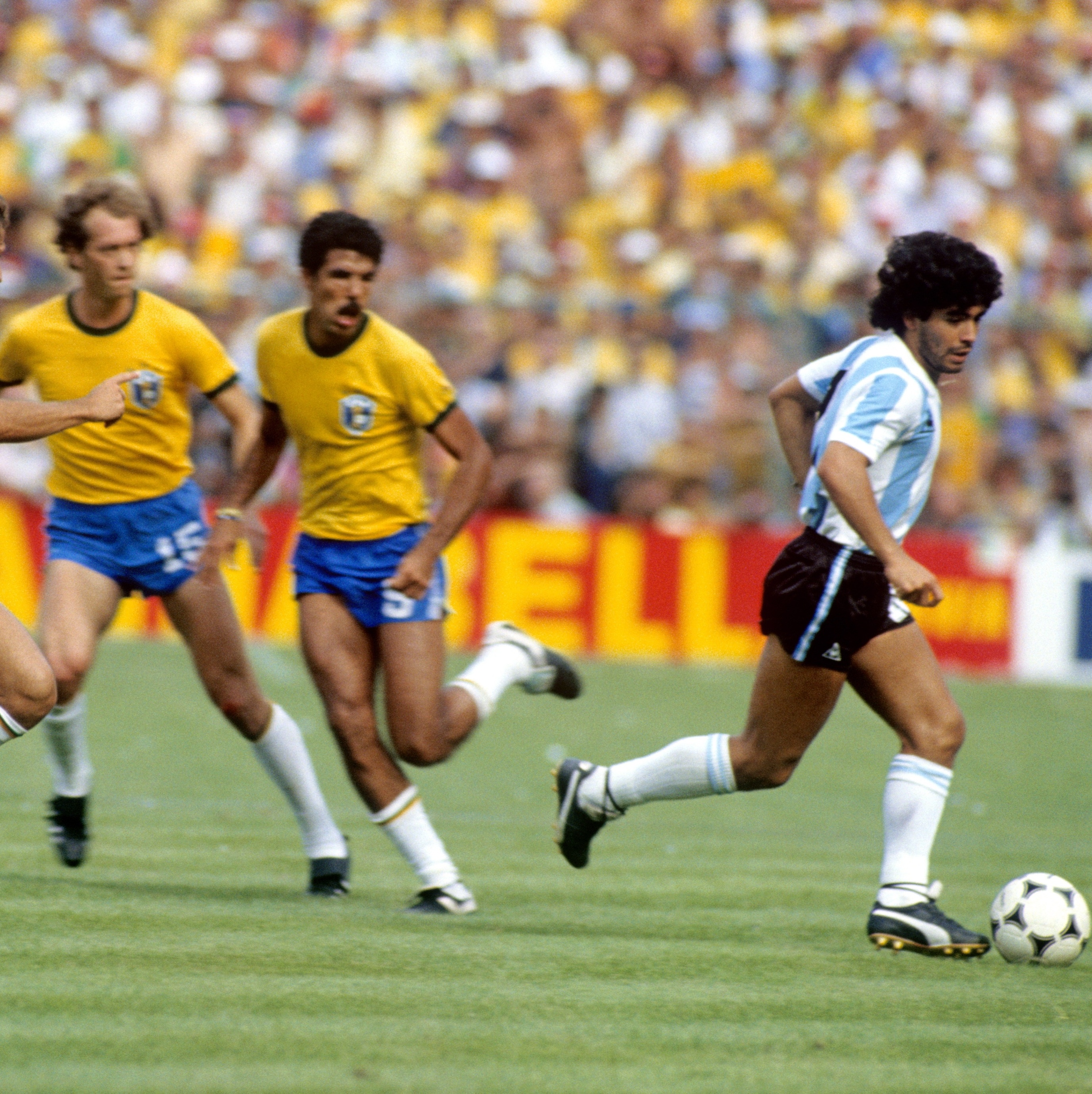 Arquivo da Fama: a expulsão histórica de Maradona na Copa de 82