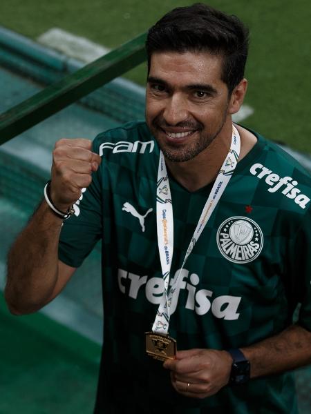 Abel Ferreira comemora após Palmeiras vencer a Copa do Brasil - Ettore Chiereguini/AGIF