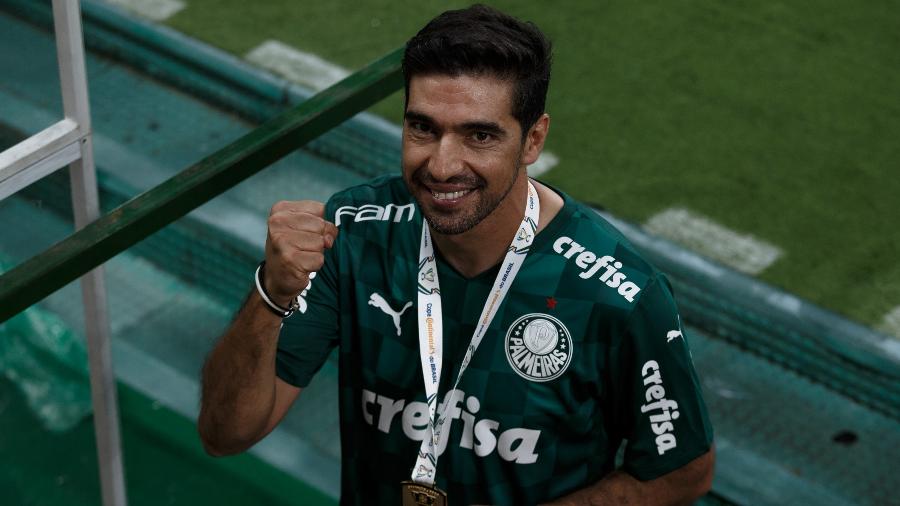 Abel Ferreira comemora após Palmeiras vencer a Copa do Brasil - Ettore Chiereguini/AGIF