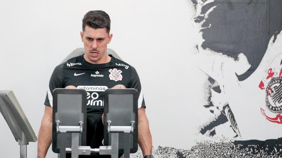 Danilo Avelar treina na academia do Corinthians - Rodrigo Coca / Agência Corinthians