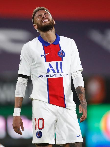 Neymar lamenta chance de gol perdida diante do Rennes, no Campeonato Francês - STEPHANE MAHE/REUTERS