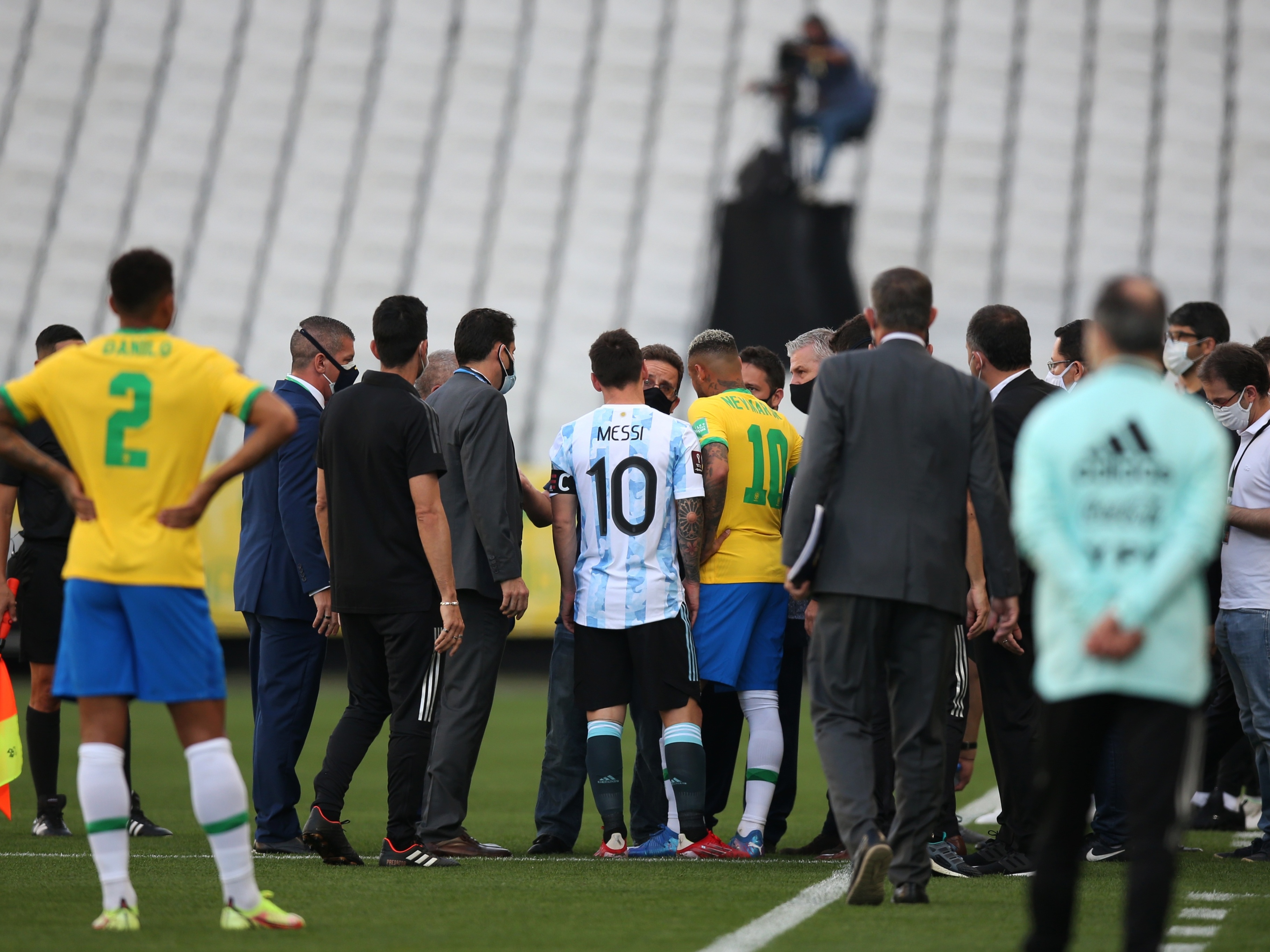 Anvisa interrompe jogo do Brasil e Argentina e partida é suspensa - Jornal  O Diário