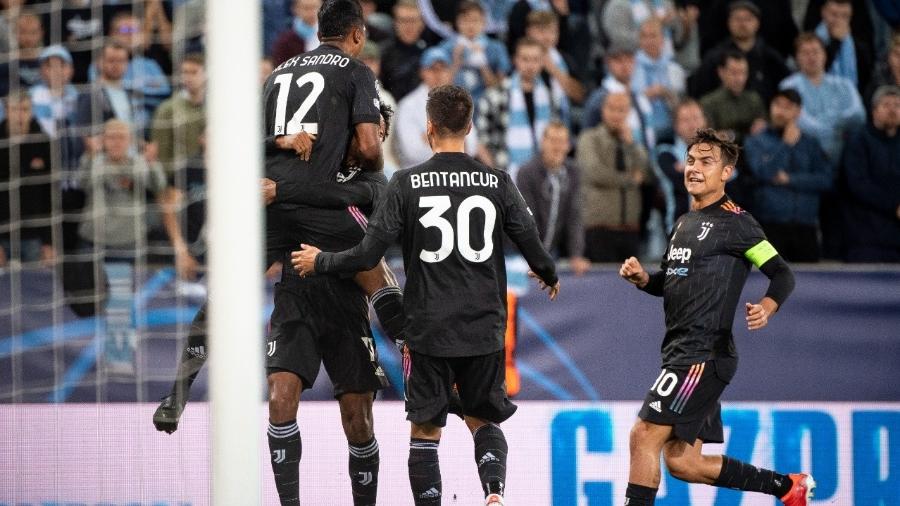 Jogadores da Juventus comemoram gol contra o Malmo, na Liga dos Campeões - David Lidstrom/Getty Images