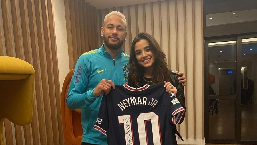 Isadora Pompeo tieta Neymar em encontro e ganha camisa autografada - Instagram