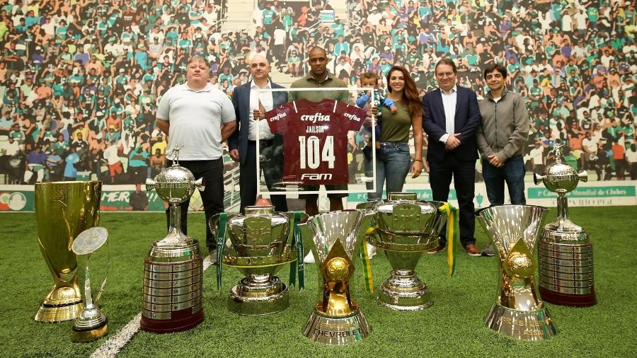 Jailson recebe camisa em referência aos 104 jogos que fez pelo Palmeiras - Fabio Menotti/Palmeiras