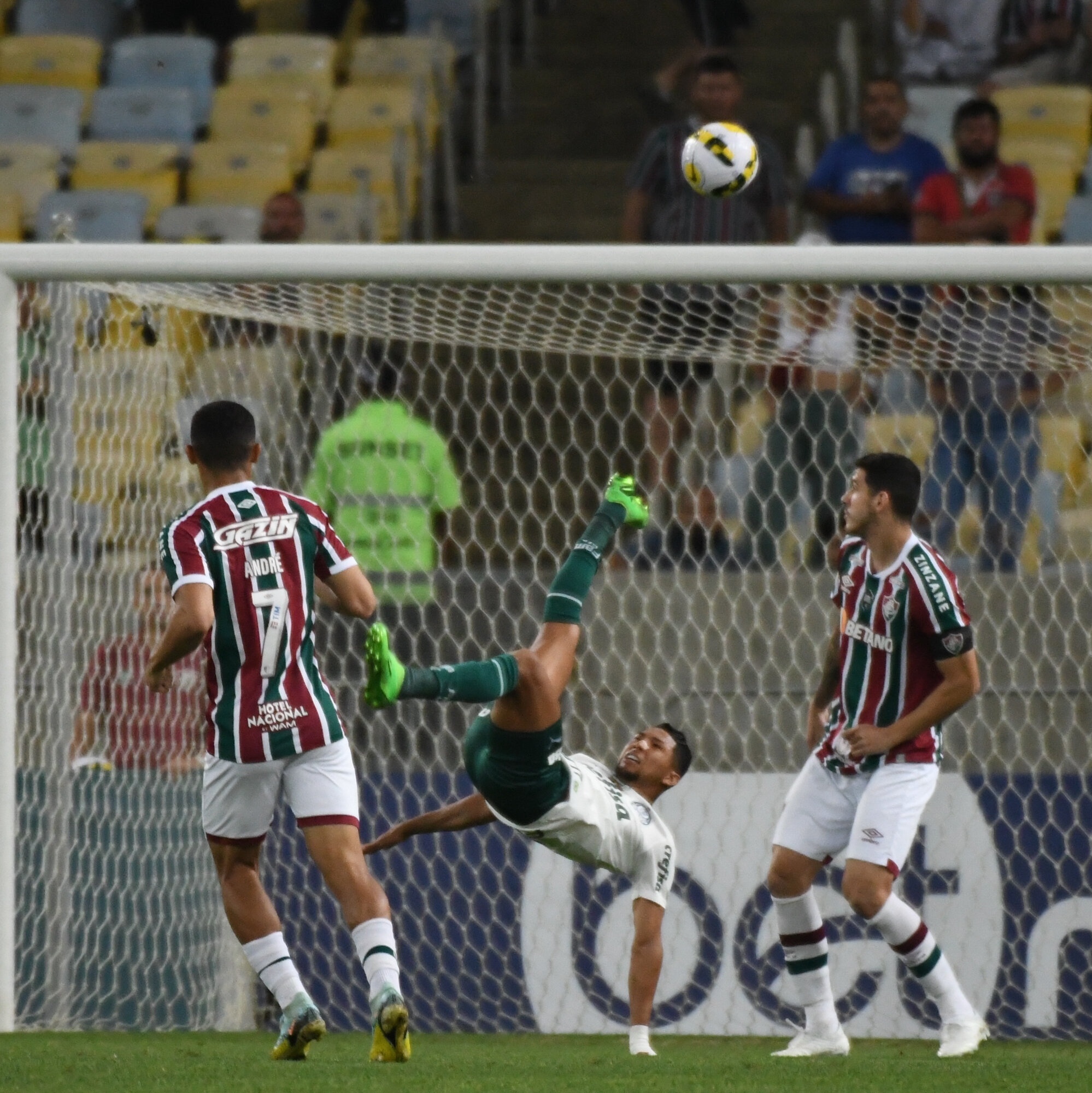 Em jogo de oito gols, Goiás perde para Fluminense de virada - @aredacao