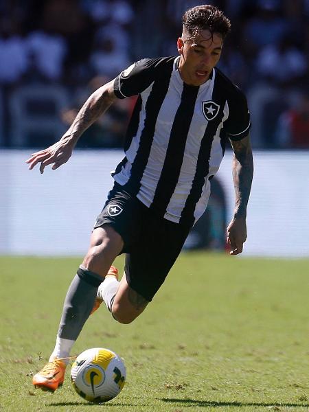 Saravia, lateral-direito do Botafogo - Vitor Silva / Botafogo