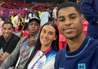 Após brilhar pela Inglaterra, Rashford posa com familiares no estádio - Reprodução/Twitter