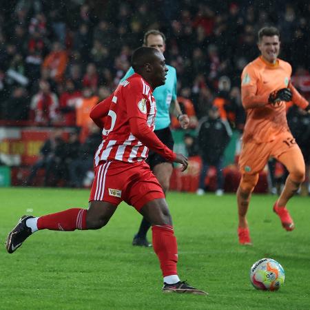 Jérôme Roussillon, jogador do Union Berlin, perdeu gol sem goleiro - Maja Hitij/Getty Images
