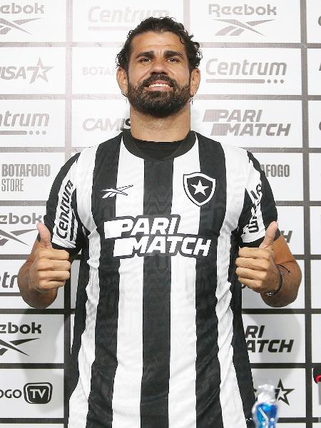 Atacante Diego Costa, de 34 anos, foi apresentado oficialmente nesta quarta-feira (16) pelo Botafogo