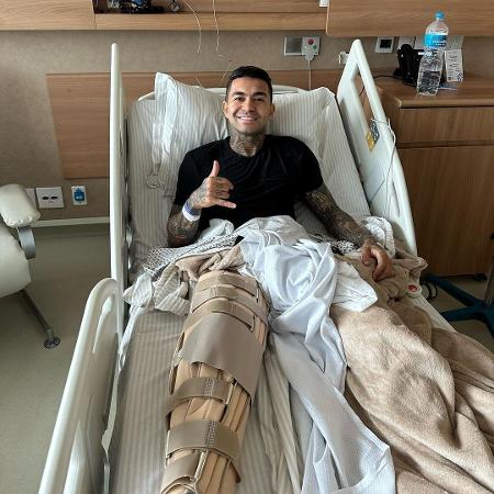 Dudu, jogador do Palmeiras, passou por cirugia no joelho