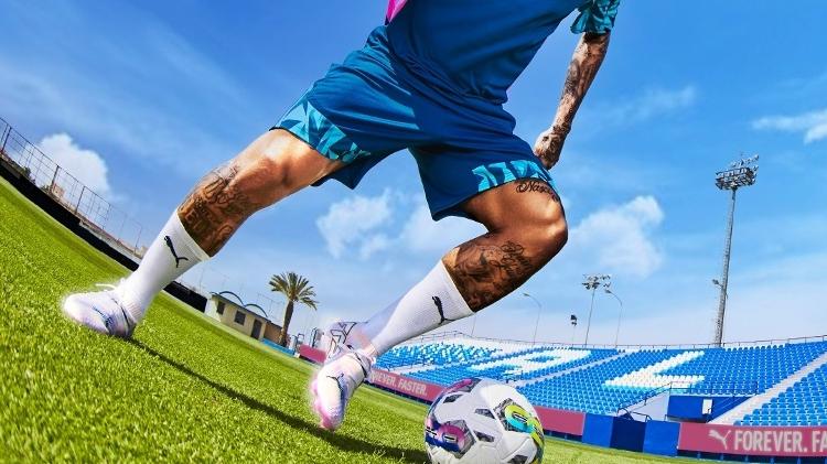 Neymar lan a nova chuteira com a Puma veja imagens