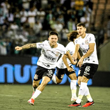 Garro comemora gol de empate contra o Palmeiras pelo Paulistão