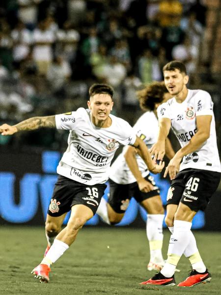 Garro comemora gol de empate contra o Palmeiras pelo Paulistão