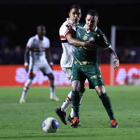 Igor Vinicius e Aníbal Moreno em ação no jogo São Paulo x Palmeiras, pelo Brasileiro