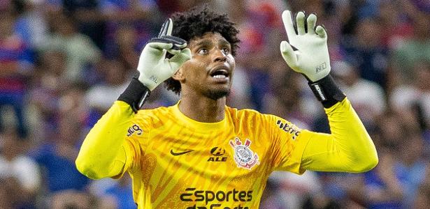 Corinthians se preocupa com lista de pendurados antes do clássico contra Palmeiras.
