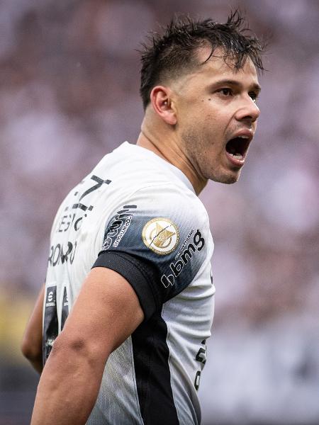 Romero, do Corinthians, comemora gol sobre o Atlético-GO em duelo do Campeonato Brasileiro