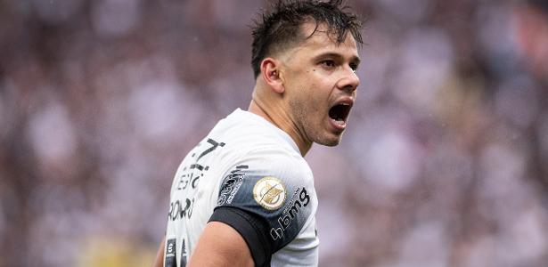 Corinthians encara Bragantino com escalação alternativa; confira os times em campo