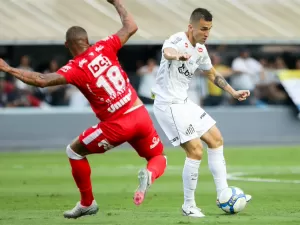 Alvo recente do Corinthians, João Schmidt tem futuro incerto no Santos