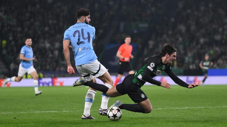 Gvardiol, do Manchester City, derrubou Trincão, do Sporting, durante jogo da Champions League