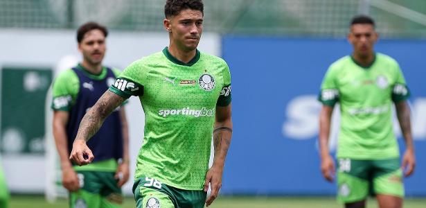 Palmeiras inicia preparação com presença de Emiliano Martínez no treino.