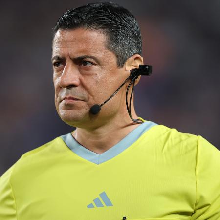Alireza Faghani, da Austrália, será o árbitro da final entre PSG e Chelsea no Mundial Alireza Faghani, da Austrália, será o árbitro da final entre PSG e Chelsea no Mundial