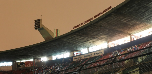 Imagem do estádio do Canindé em partida entre Portuguesa e Bragantino - Julia Chequer/Folhapress