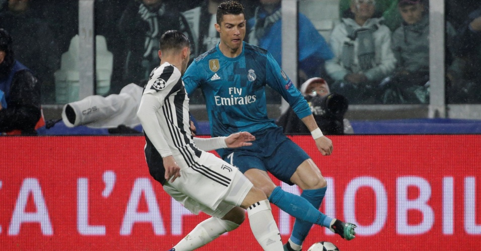 Cristiano Ronaldo em ação na partida entre Juventus e Real Madrid, pela Liga dos Campeões