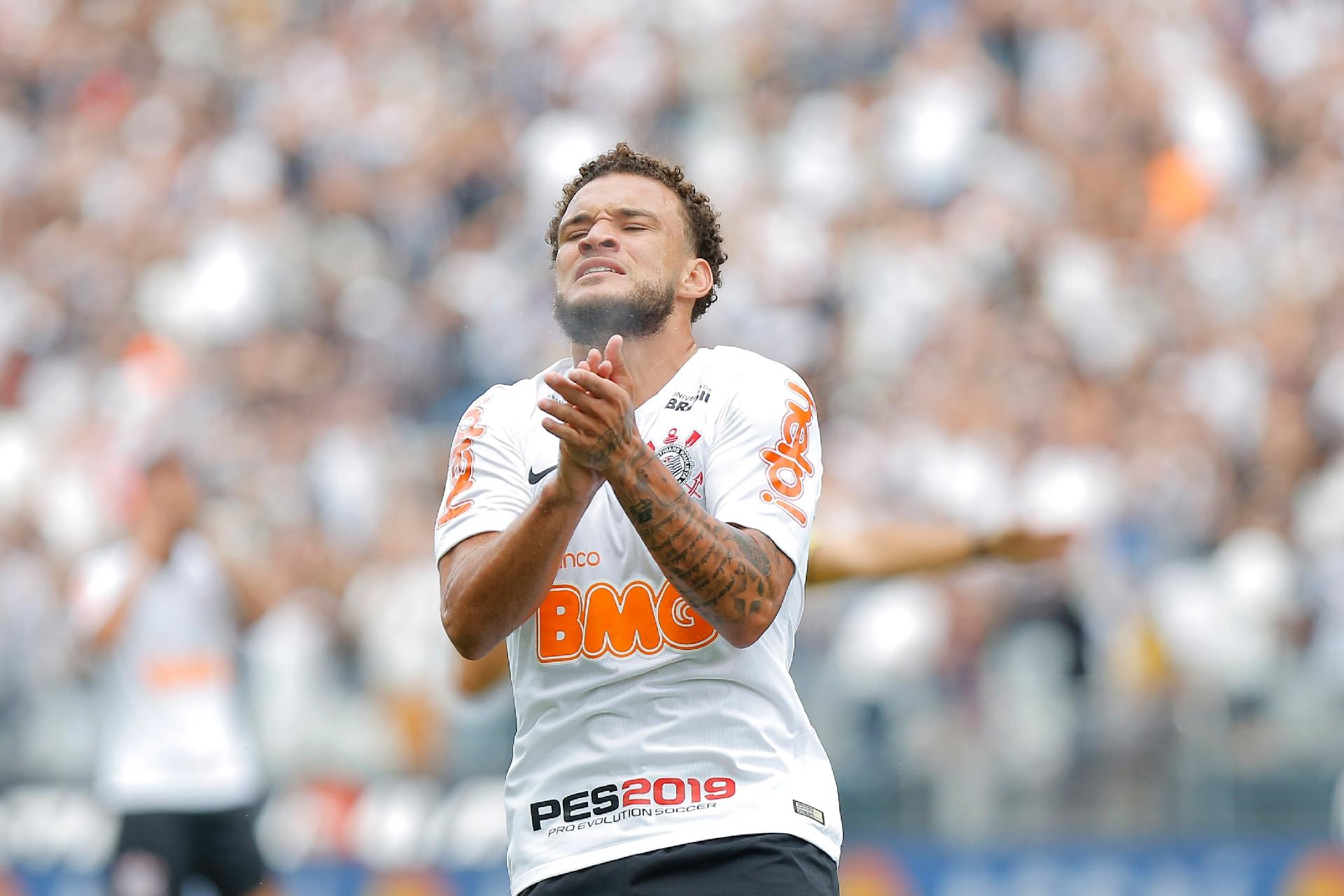 [COMENTE] Próximo de ser adquirido em definitivo, André Luis deveria ser mais aproveitado pelo Corinthians?
