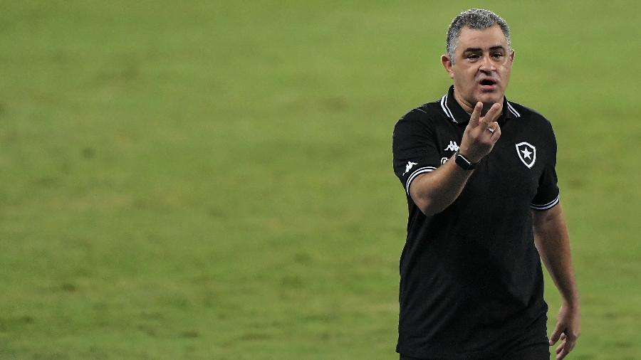 Chamusca ainda não perdeu pela Série B comandando o Botafogo - Thiago Ribeiro/AGIF