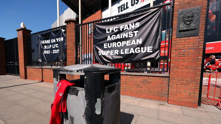 Torcedores do Liverpool protestam contra a criação da Superliga; projeto também não foi aceito por fãs dos outros 11 envolvidos - Peter Byrne/PA Images via Getty Images