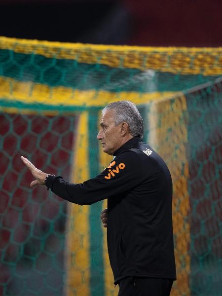 Tite durante treino da seleção brasileira - Lucas Figueiredo/CBF