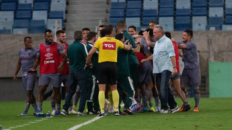 Jogadores do Fluminense comemoram vitória contra o Cuiabá no estádio Arena Pantanal pelo Campeonato Brasileiro - Gil Gomes/AGIF