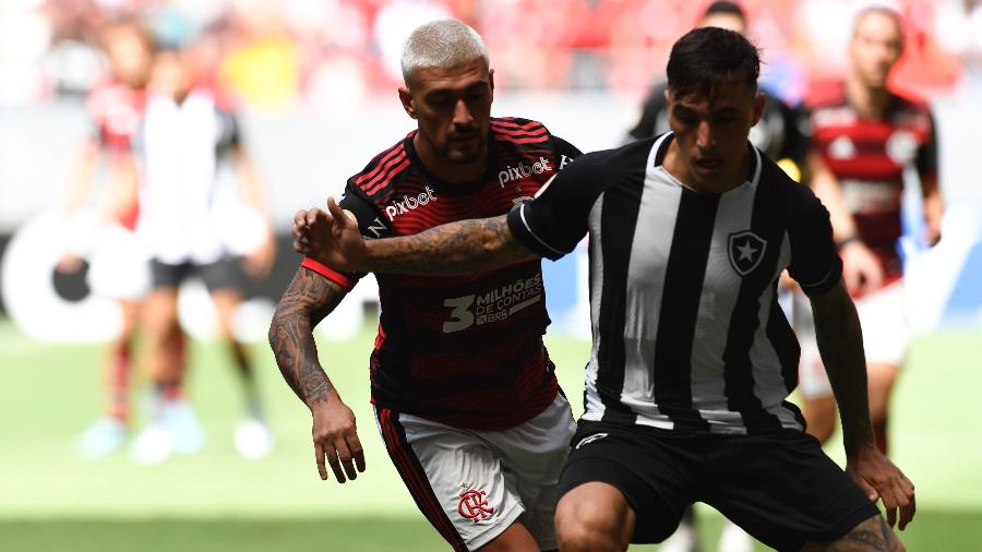 Flamengo e Botafogo disputaram clássico no Mané Garrincha pelo Campeonato Brasileiro - Mateus Bonomi/AGIF