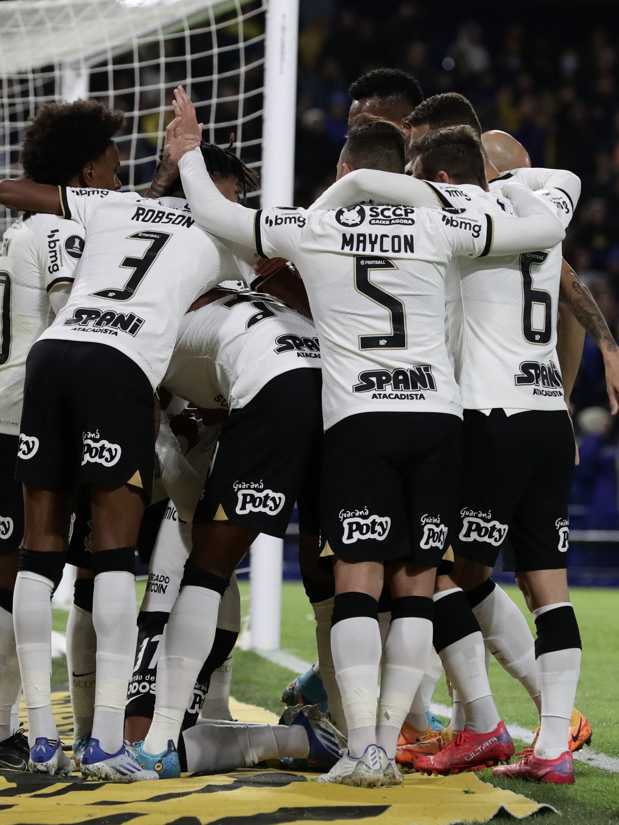 Corinthians recebe indicações de jogadores para compor elenco, mas dá  prioridade para uso da base