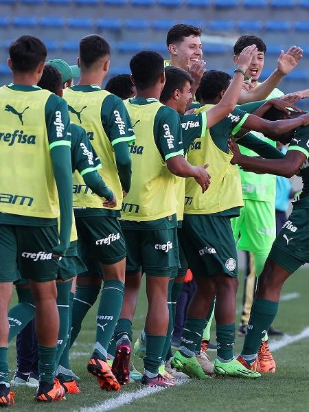 Jogadores do Palmeiras comemoram gol contra o Sampaio Corrêa pela Copa do Brasil Sub-17. - Fabio Menotti/Palmeiras