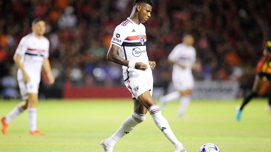 Arboleda, zagueiro do São Paulo, pediu Justiça gratuita - Ricardo Fernandes/www.fotoarena.com.br