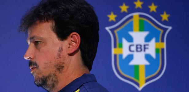 Fernando Diniz no dia em que foi apresentado como técnico interino da seleção brasileira