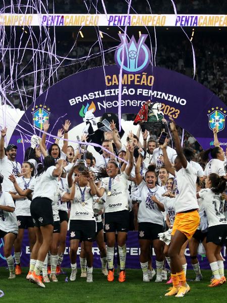 Jogadoras do Corinthians fazem festa após título do Brasileirão Feminino sobre a Ferroviária