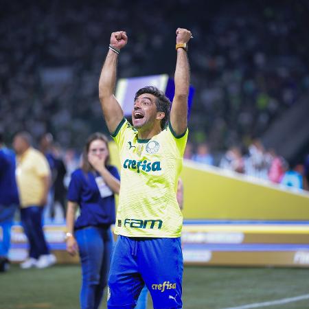 Abel Ferreira, técnico do Palmeiras, comemora em final do Paulistão