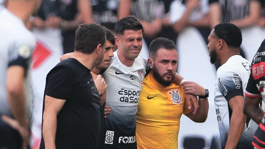 Héctor Hernández saiu machucado de Corinthians x Flamengo, jogo do Campeonato Brasileiro