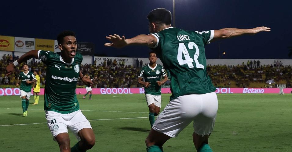 Flaco López e Estêvão comemoram gol do Palmeiras contra o Mirassol, pelo Campeonato Paulista