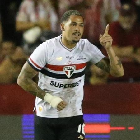 Luciano comemora gol pelo São Paulo; camisa 10 será referência do ataque nesta quinta-feira