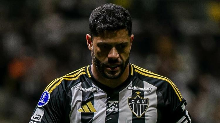 Hulk em ação durante jogo entre Atlético-MG e Atlético Bucaramanga na Sul-Americana