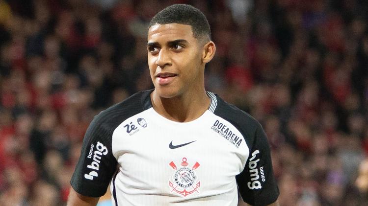 Gui Negão comemora gol marcado pelo Corinthians contra o Athletico na Copa do Brasil