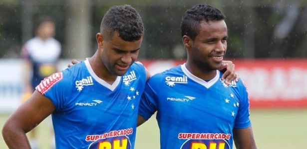 Alisson e Elber, apoiadores do Cruzeiro - Washington Alves/Light Press/Cruzeiro